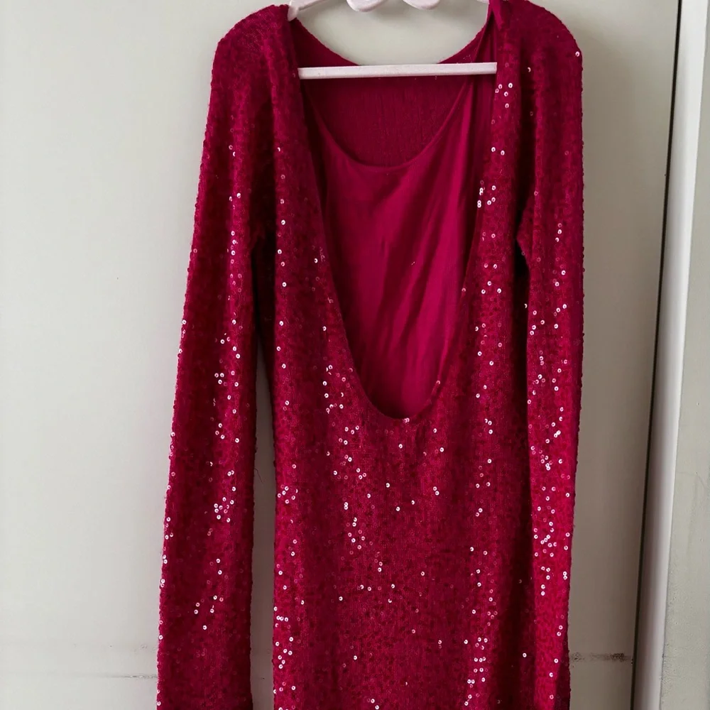 Backless, cashmere, red with sequins evening dress by Donna Karan. - Picture 4 of 6